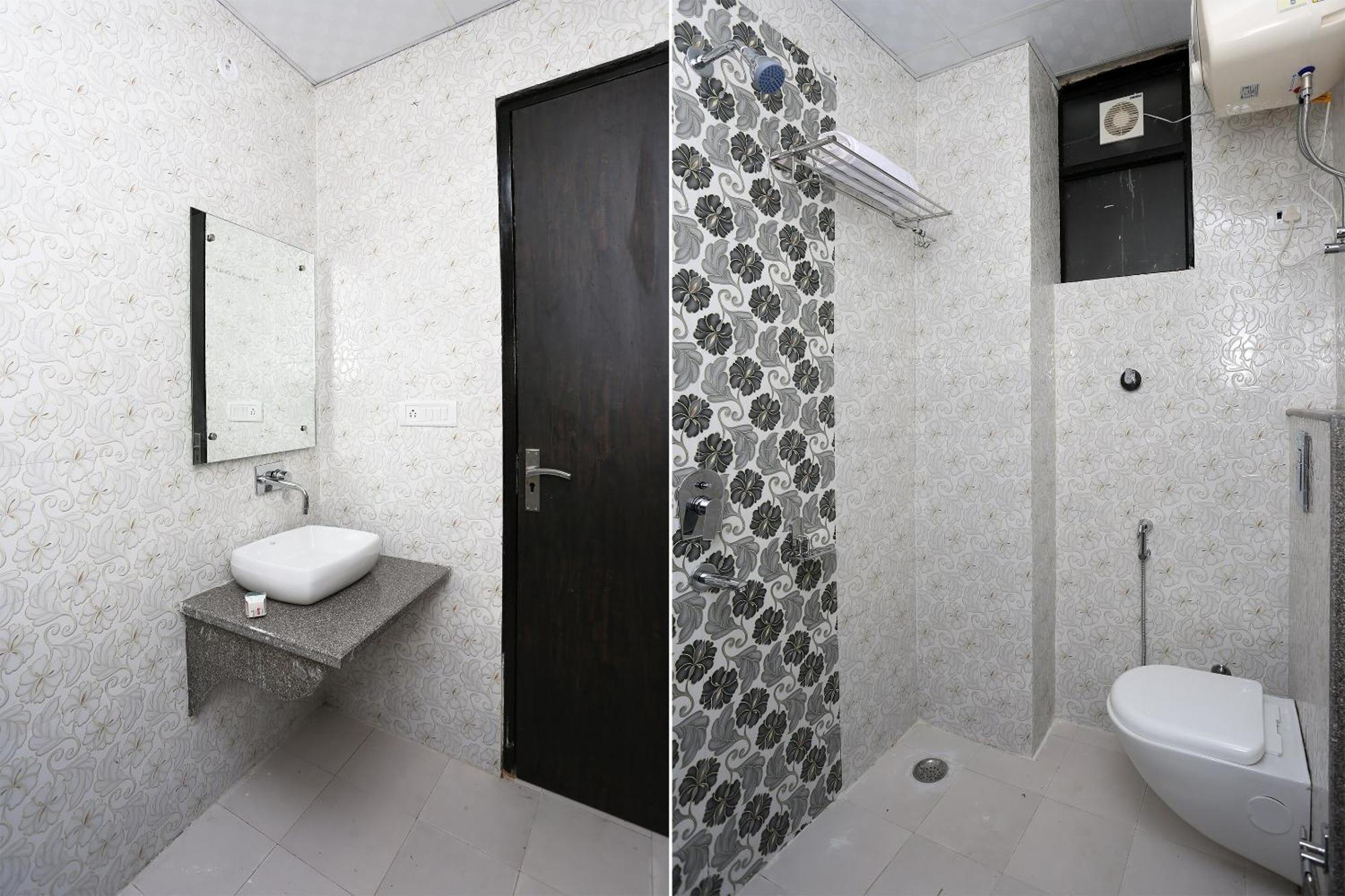 Hotel O M Suites Ню Делхи Екстериор снимка