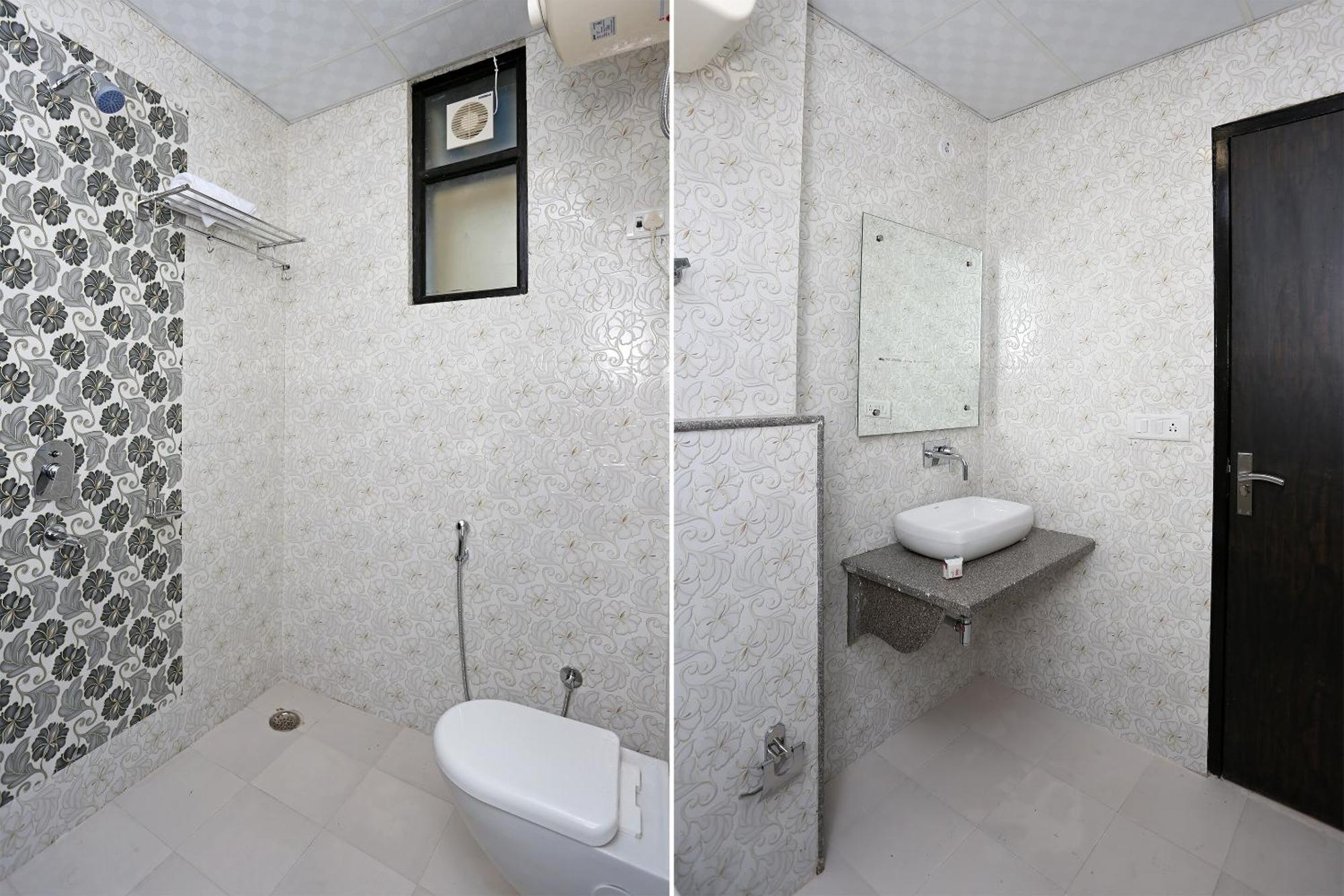 Hotel O M Suites Ню Делхи Екстериор снимка